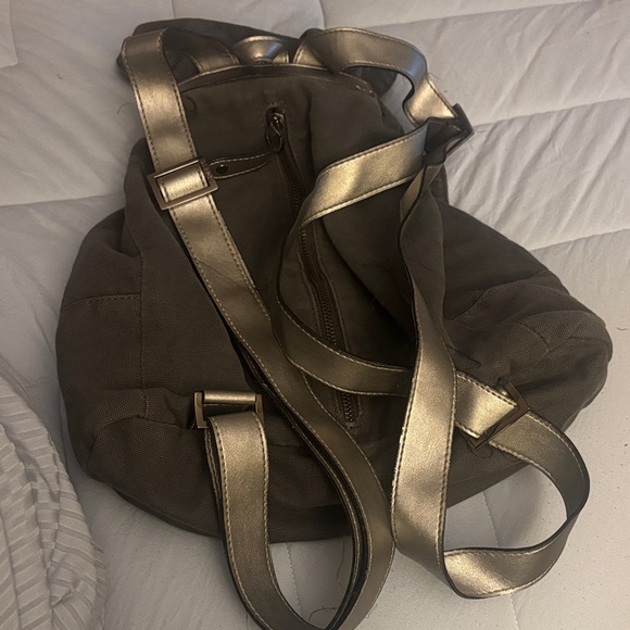 NWT~GUESS Backpack - Picture 6 of 7